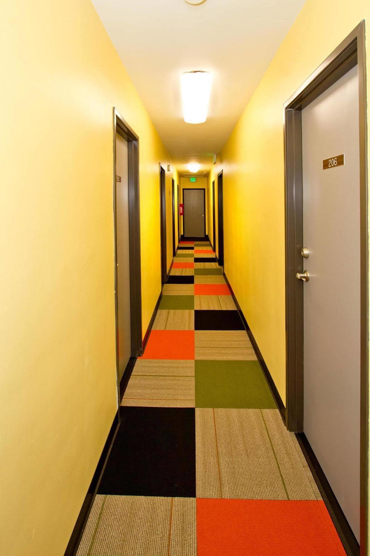 Moderne * Mammoth Lakes
