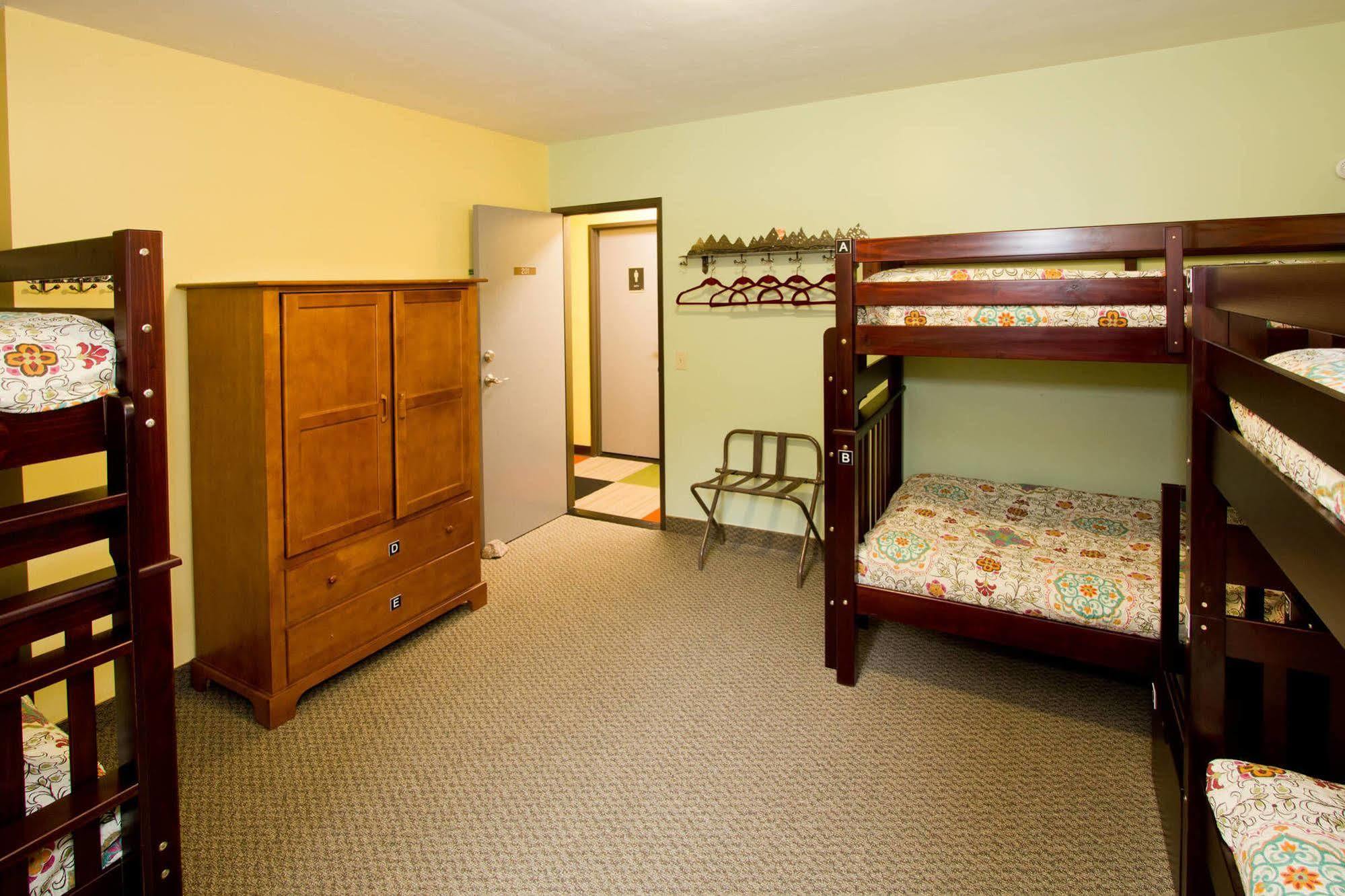 Moderne * Mammoth Lakes